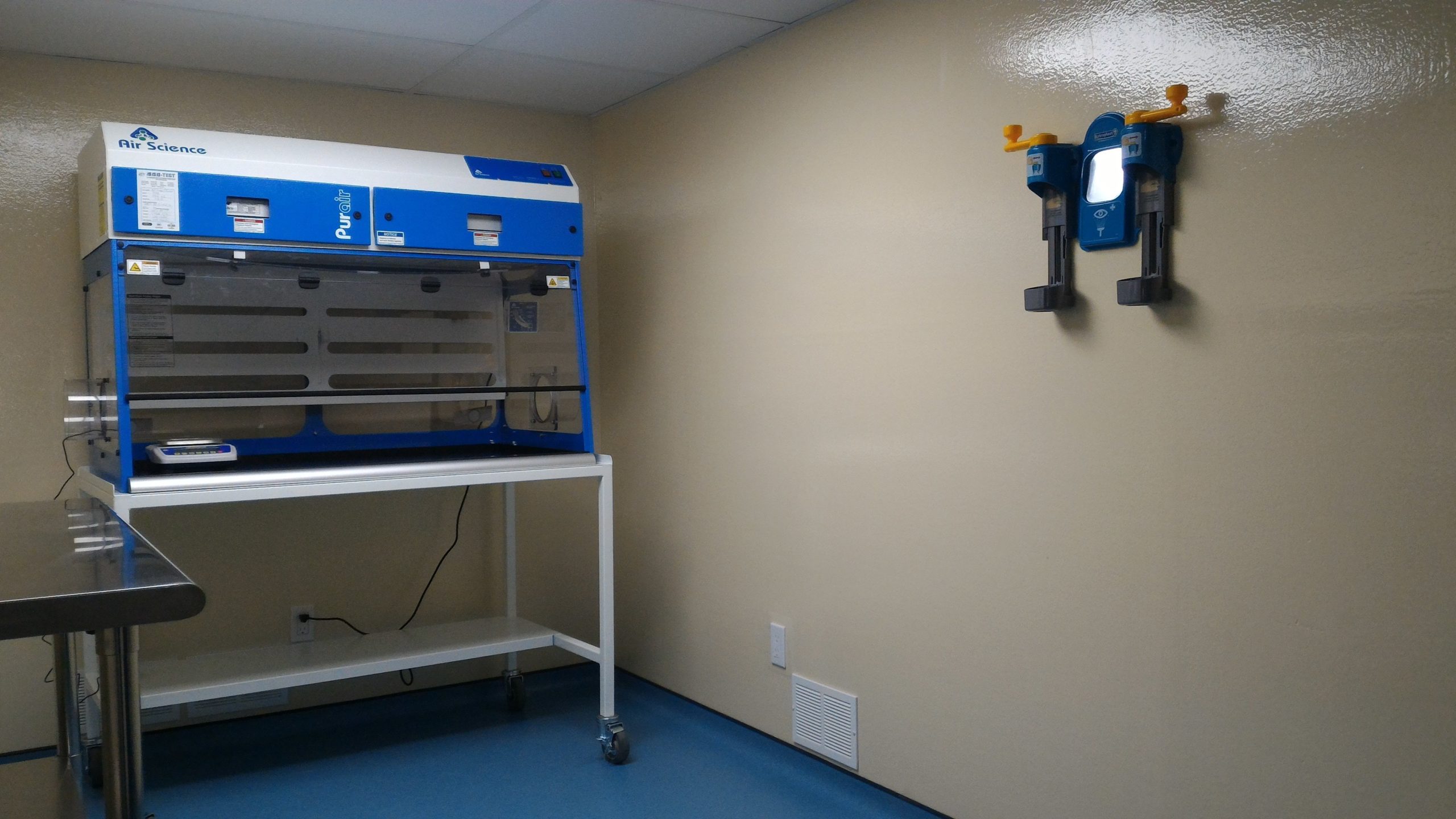 Wall Floor Epoxy Coatings in Hospital and Healthcare Clean Rooms | Duraamen Engineered Products Inc