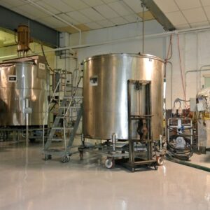 The seamless floor resists chemicals and spills.