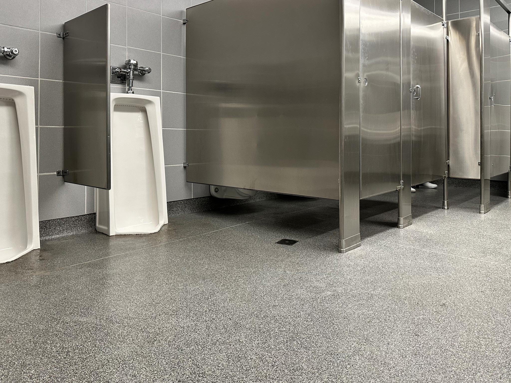 Restroom resin chip flooring by duraamen 2732 Public Restroom Plano TX | Duraamen Engineered Products Inc