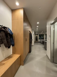 Modern living space with light gray Arapido microcement flooring