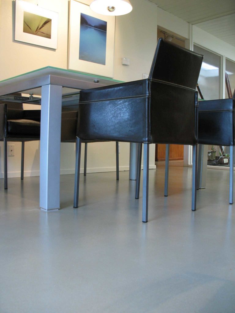 Dining room concrete microttopping floor